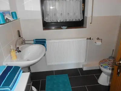 Ein Badezimmer in der Unterkunft Haus Antje
