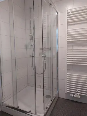 Ein Badezimmer in der Unterkunft Ricks City Hotel