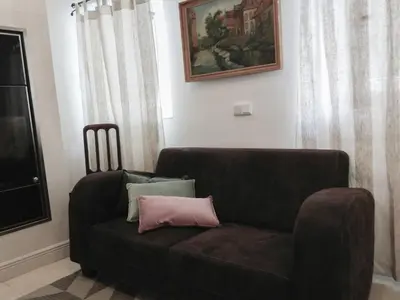 Ein Sitzbereich in der Unterkunft Living-in-History: Heidi Braun Cottage