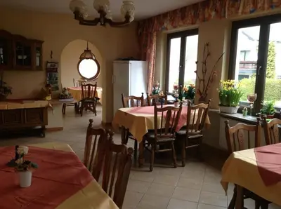 Ein Restaurant oder anderes Speiselokal in der Unterkunft Gästehaus Ruth Andrae