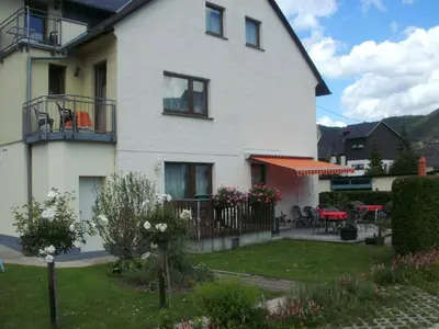 Ein allgemeiner Bergblick oder ein Berglick von der Pension aus