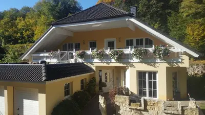 Das Gebäude in dem sich die Ferienwohnung befindet