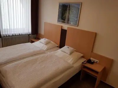 Ein Bett oder Betten in einem Zimmer der Unterkunft Hotel zum Anker