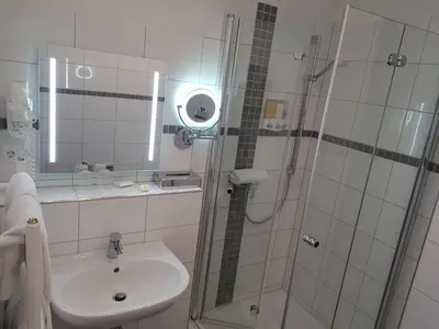 Ein Badezimmer in der Unterkunft Hotel zum Anker