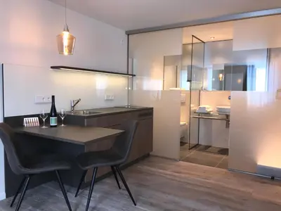 Küche/Küchenzeile in der Unterkunft SYBILLE KUNTZ Weingut Gästehaus