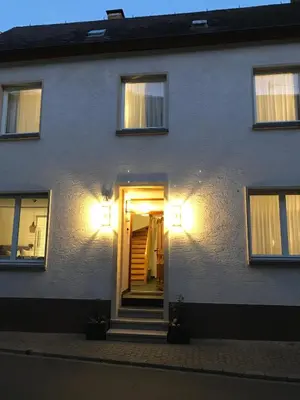 Das Gebäude in dem sich die Ferienwohnung befindet