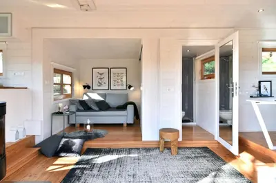 Ein Sitzbereich in der Unterkunft Tiny House Dreischwesternherz