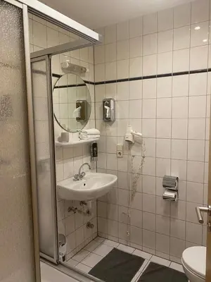 Ein Badezimmer in der Unterkunft Hotel Restaurant Frankenturm