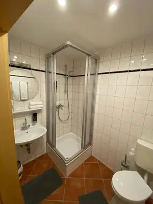 Ein Badezimmer in der Unterkunft Hotel Restaurant Frankenturm