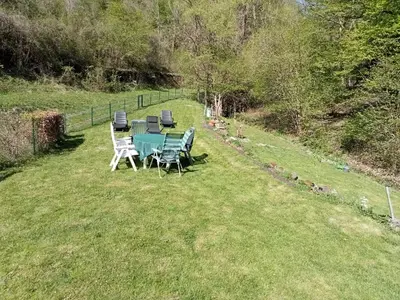 Ein Garten an der Unterkunft Haus am Dekernbach