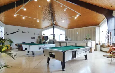 Ein Billardtisch in der Unterkunft Beautiful Home In Gerolstein With Wifi