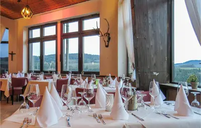 Ein allgemeiner Bergblick oder ein Berglick von des Ferienhauses aus
