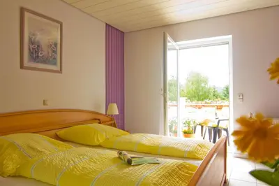 Ein Bett oder Betten in einem Zimmer der Unterkunft Ferienwohnung Nisius
