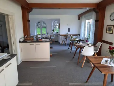 Ein Restaurant oder anderes Speiselokal in der Unterkunft Pension Schneider
