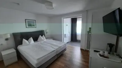Ein Bett oder Betten in einem Zimmer der Unterkunft Pension Schneider