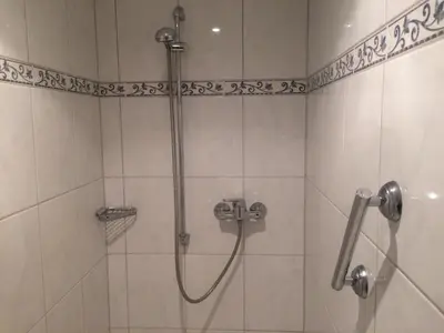 Ein Badezimmer in der Unterkunft Moselhotel Lesura