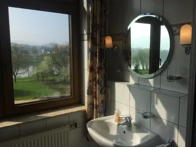 Ein Badezimmer in der Unterkunft Moselhotel Lesura