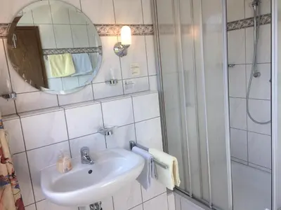 Ein Badezimmer in der Unterkunft Moselhotel Lesura