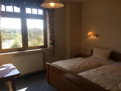 Ein Bett oder Betten in einem Zimmer der Unterkunft Moselhotel Lesura