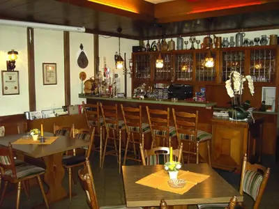 Lounge oder Bar in der Unterkunft Weinstube Pension Moselblümchen