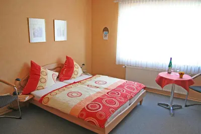 Ein Bett oder Betten in einem Zimmer der Unterkunft Ferienweingut Hensler