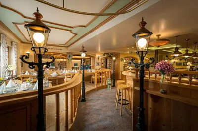 Ein Restaurant oder anderes Speiselokal in der Unterkunft Hotel Pistono