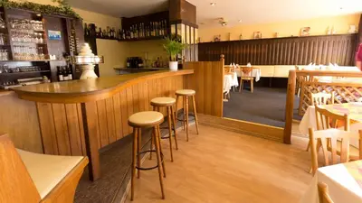 Lounge oder Bar in der Unterkunft Hotel Weinhaus Weis