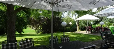 Ein Garten an der Unterkunft Hotel Zur Suhle