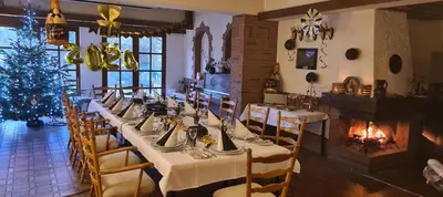 Ein Restaurant oder anderes Speiselokal in der Unterkunft Hotel Zur Suhle