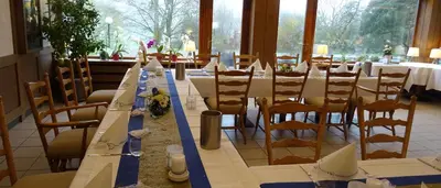 Ein Restaurant oder anderes Speiselokal in der Unterkunft Hotel Zur Suhle