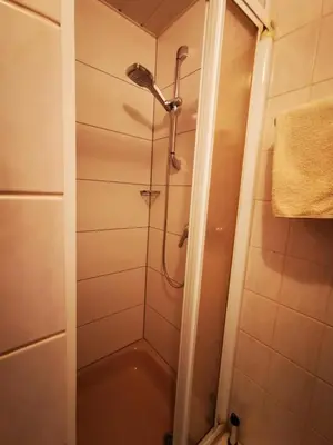 Ein Badezimmer in der Unterkunft Gästehaus Andrea Blatt