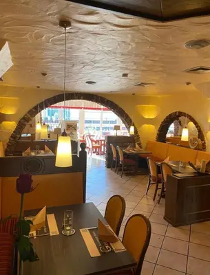 Ein Restaurant oder anderes Speiselokal in der Unterkunft Hotel Restaurant Germania