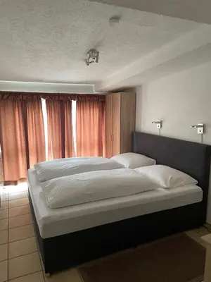 Ein Bett oder Betten in einem Zimmer der Unterkunft Hotel Restaurant Germania