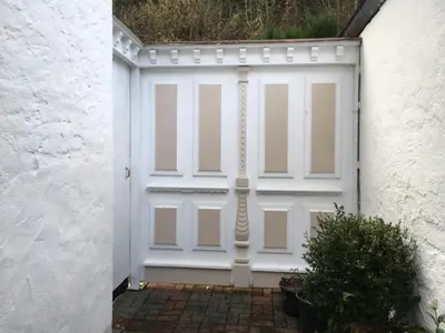 Das Gebäude in dem sich das Ferienhaus befindet