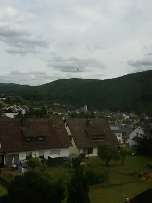 Ein allgemeiner Bergblick oder ein Berglick von der Ferienwohnung aus