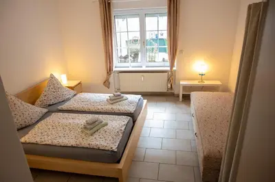 Ein Bett oder Betten in einem Zimmer der Unterkunft Ferienwohnung & Apartment Am Steinbrunnen