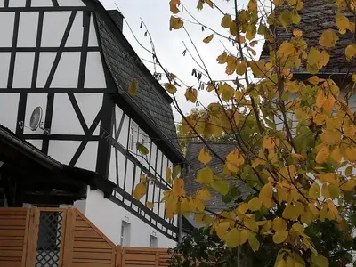 Das Gebäude in dem sich das Ferienhaus befindet