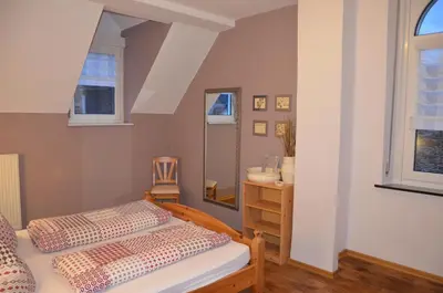 Ein Bett oder Betten in einem Zimmer der Unterkunft Ferienweingut Gansen Hochgenuss 2