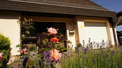Ein Garten an der Unterkunft Ferienwohnung Zum Harpelstein