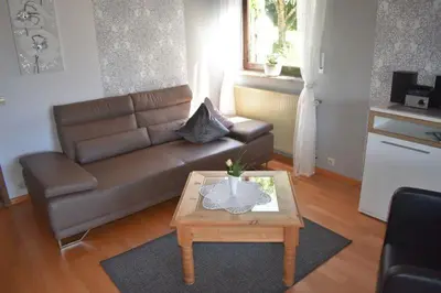 Ein Sitzbereich in der Unterkunft Ferienwohnung Zum Harpelstein
