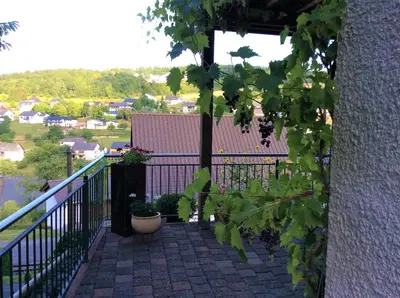Ein Balkon oder eine Terrasse in der Unterkunft Ferienwohnung Zum Harpelstein