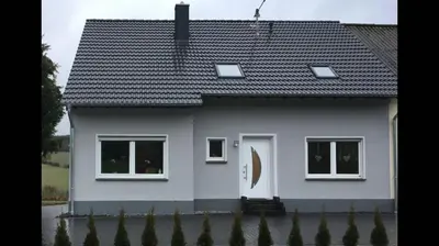 Das Gebäude in dem sich das Ferienhaus befindet