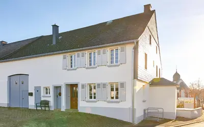 Das Gebäude in dem sich das Ferienhaus befindet