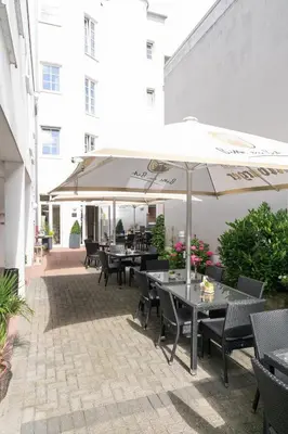 Ein Restaurant oder anderes Speiselokal in der Unterkunft Hotel Bitburger Hof
