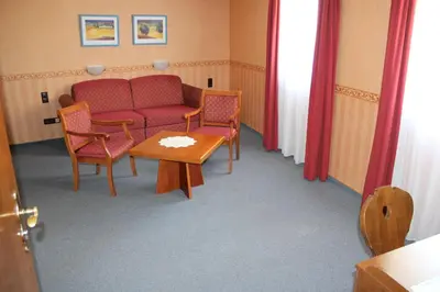 Ein Sitzbereich in der Unterkunft Landgasthof Schuck