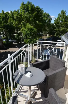 Ein Balkon oder eine Terrasse in der Unterkunft Gästehaus Alt Mehring