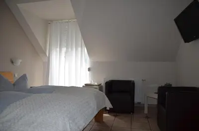 Ein Bett oder Betten in einem Zimmer der Unterkunft Gästehaus Alt Mehring
