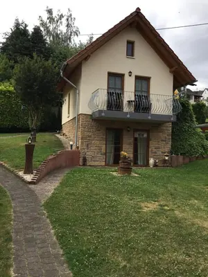 Das Gebäude in dem sich die Ferienwohnung befindet
