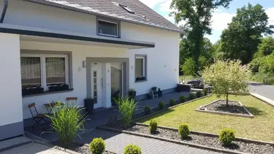 Ein Garten an der Unterkunft Ferienwohnungen Haus Talblick