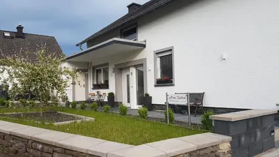 Ein Garten an der Unterkunft Ferienwohnungen Haus Talblick